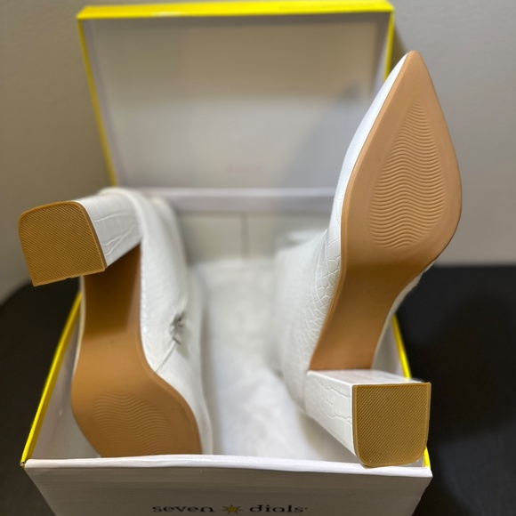 Boots - Picture 3 of 3